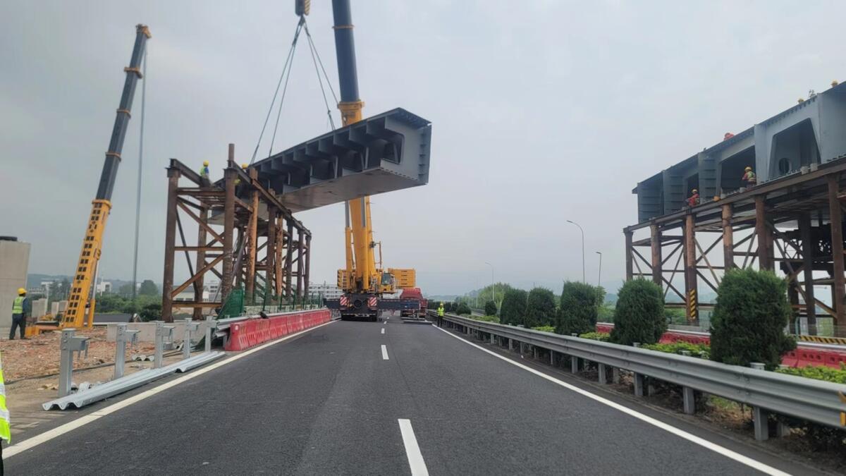 贡献高速力量 横跨钢箱梁吊装顺利完成-浙江在线